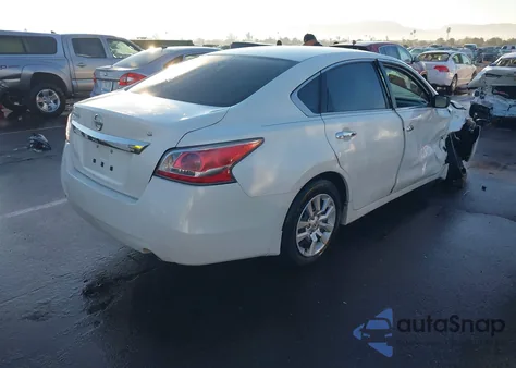 2015 Nissan Altima 2.5 S z USA, uszkodzony, nr VIN 1N4AL3AP4FC497625